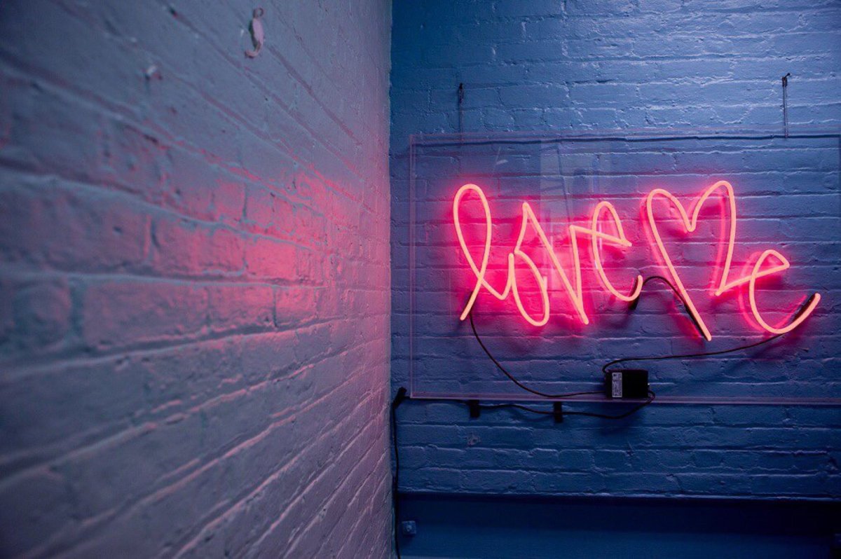 Неоновые надписи
