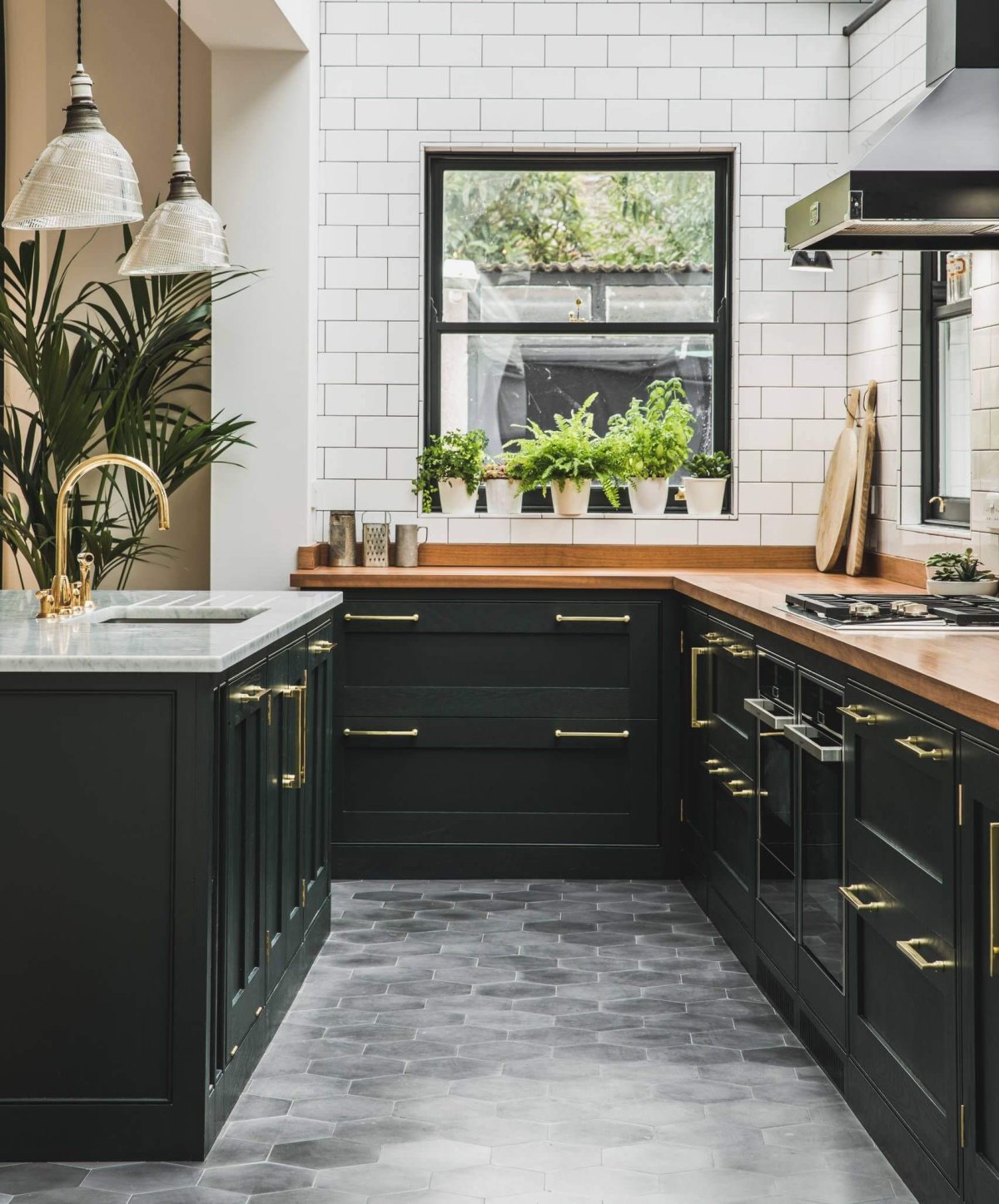 Темные кухни