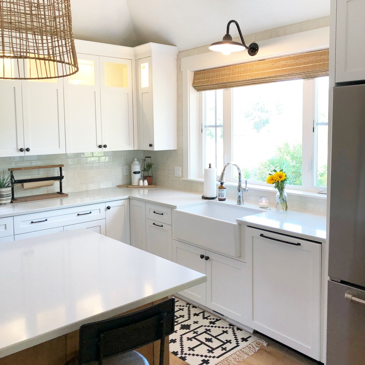 Подсветка для кухни под шкафы светодиодная