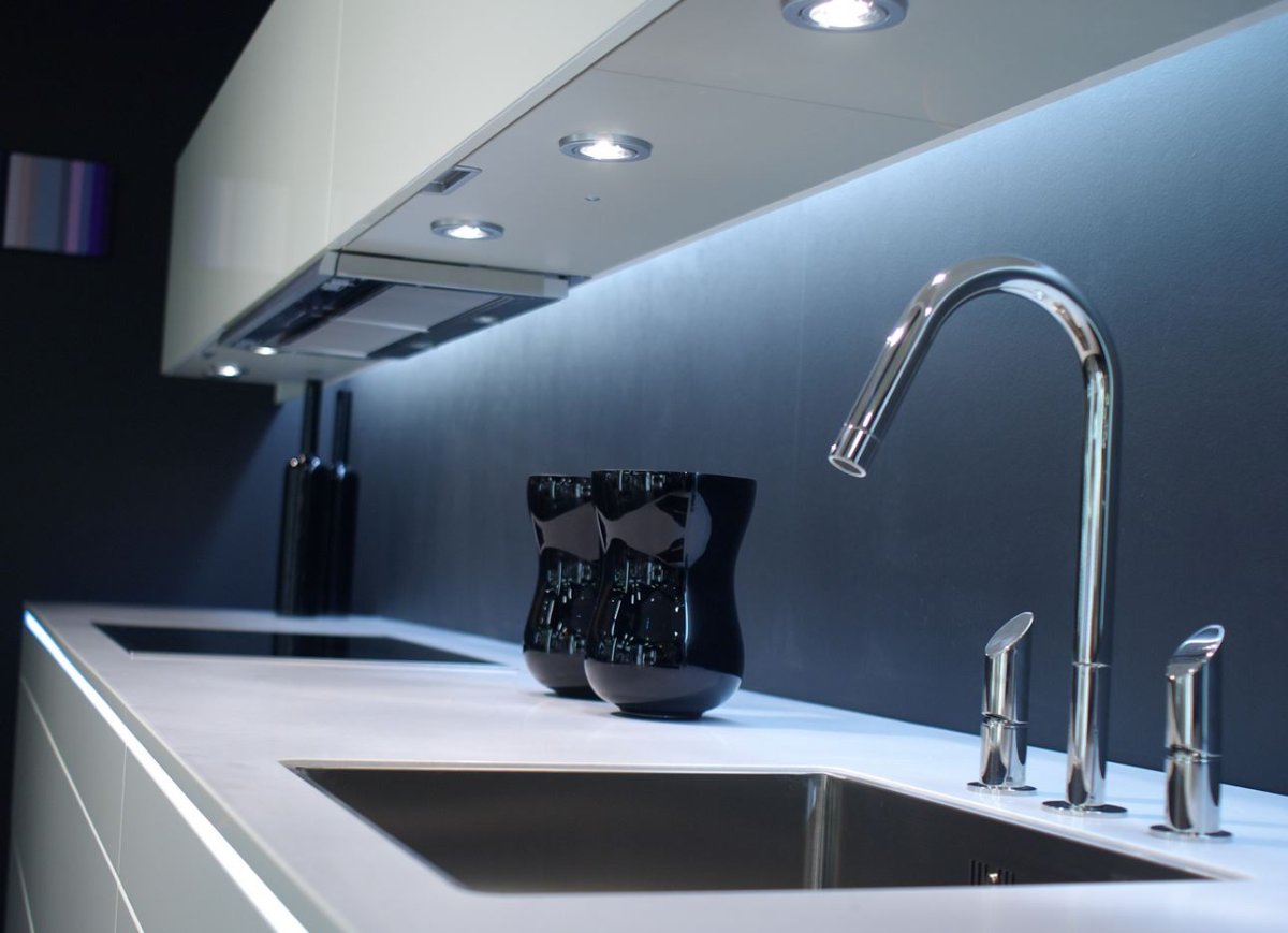 Свет над рабочим столом на кухне