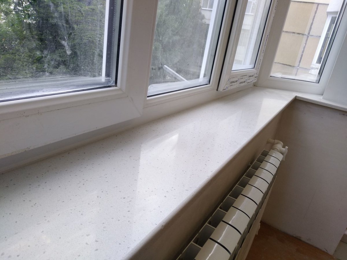 Кварцевый подоконник