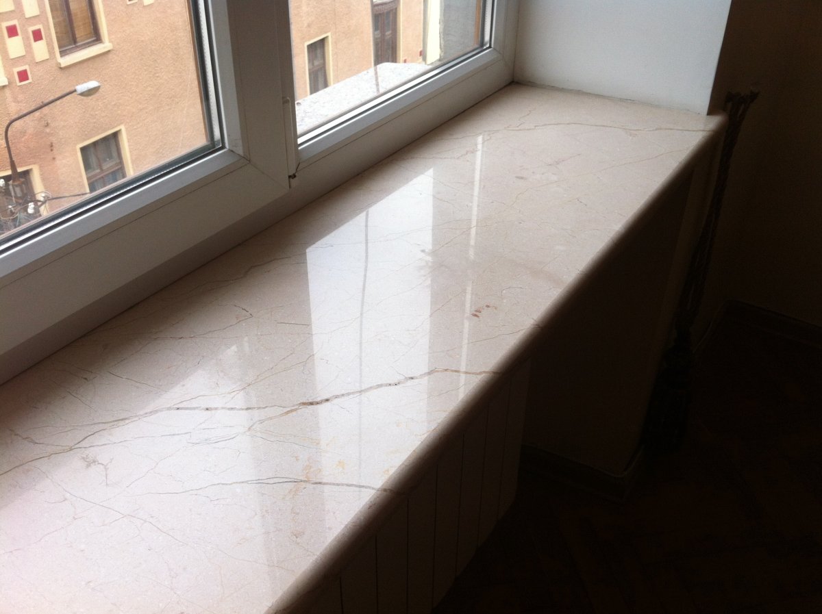 Каменный подоконник