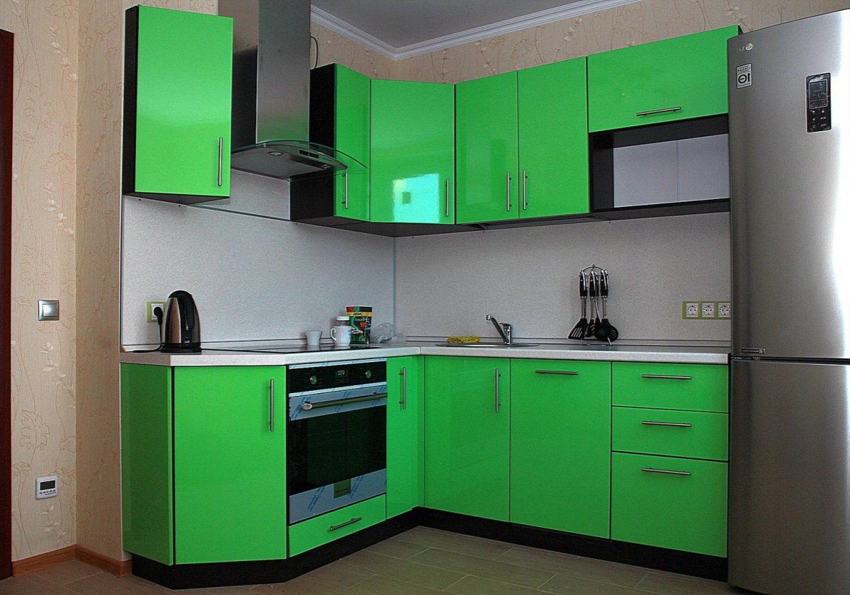 Черно зеленая кухня