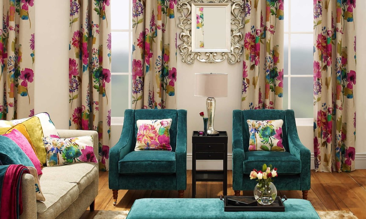 Шторы в цветочек в интерьере