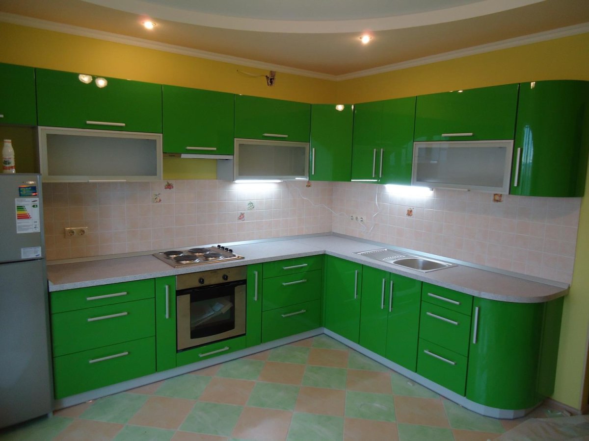 Угловые кухни зеленого цвета