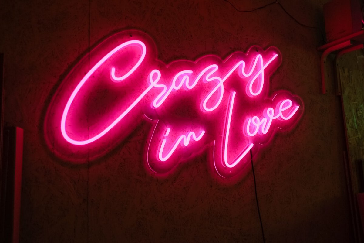 Неоновые надписи