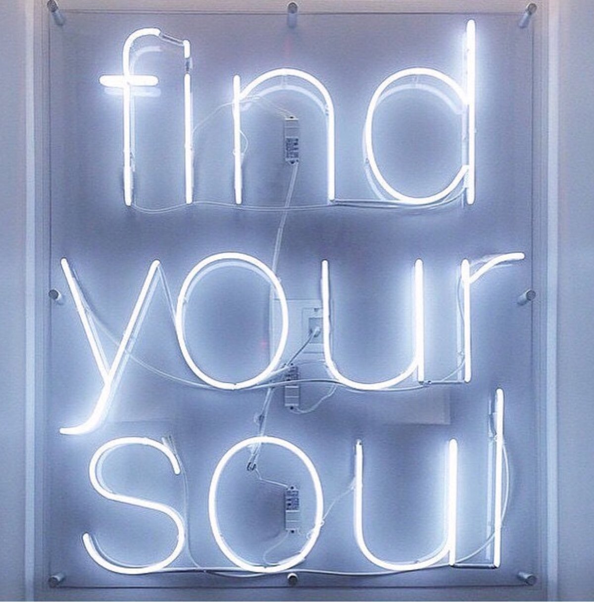 Надпись на стену с подсветкой