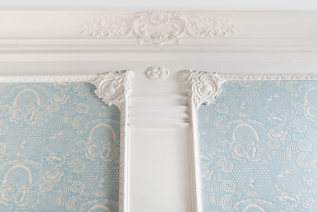 Лепнина на стенах