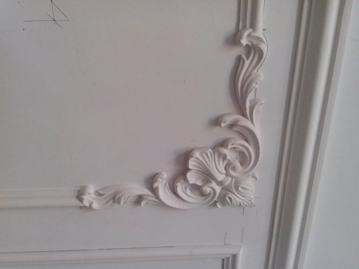 Барельеф в интерьере