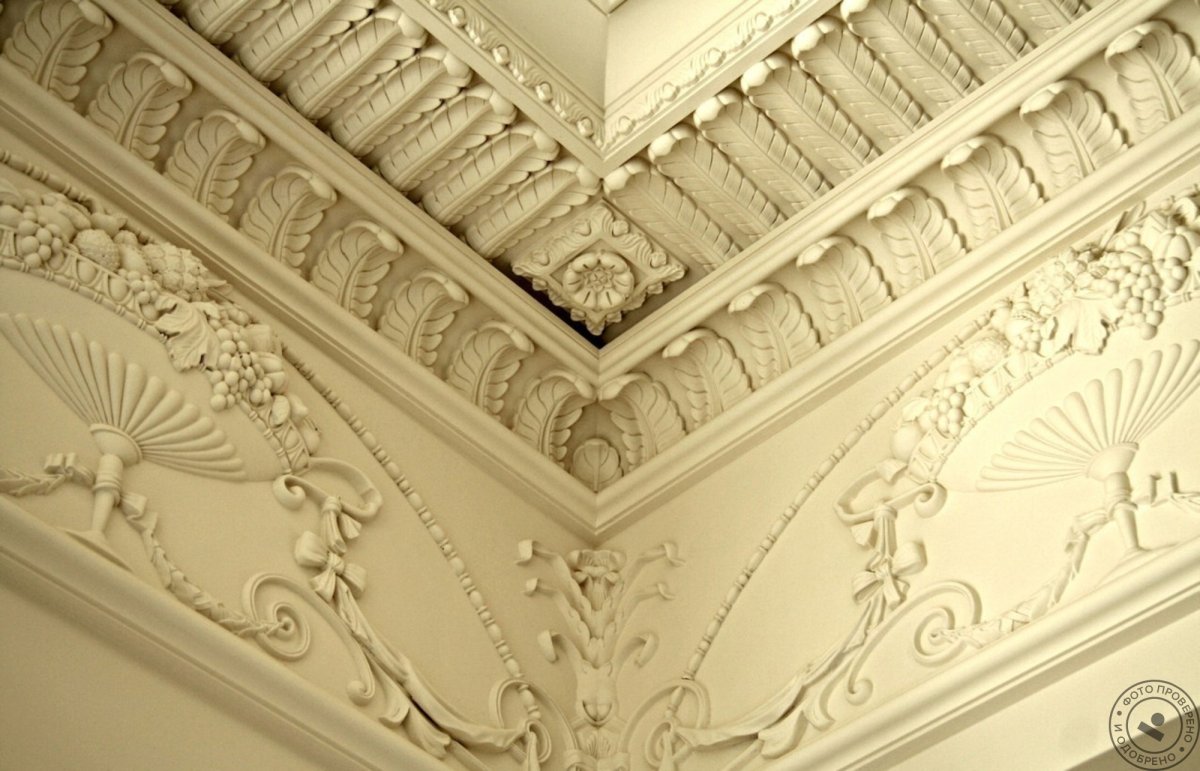 Гипсовая лепнина на стену