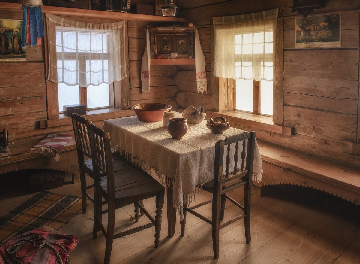 Погодинская изба внутри
