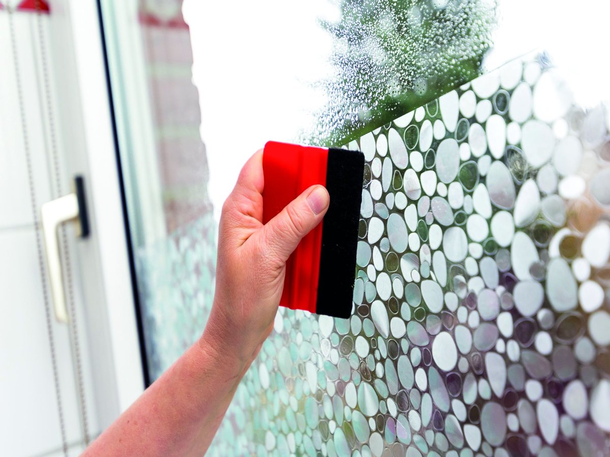 Защитная пленка на пороги автомобиля