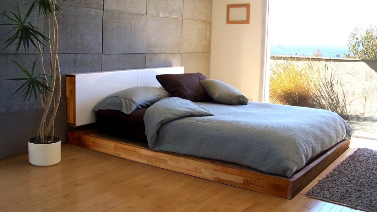 Спальня с низкой кроватью