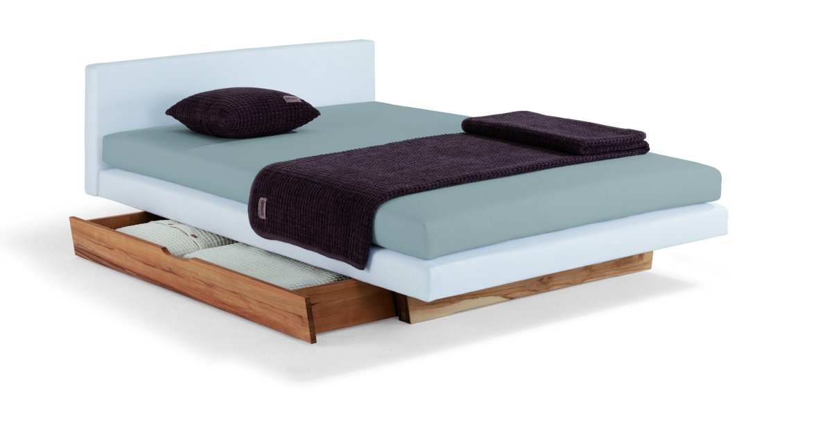 Кровать с мягким подиумом