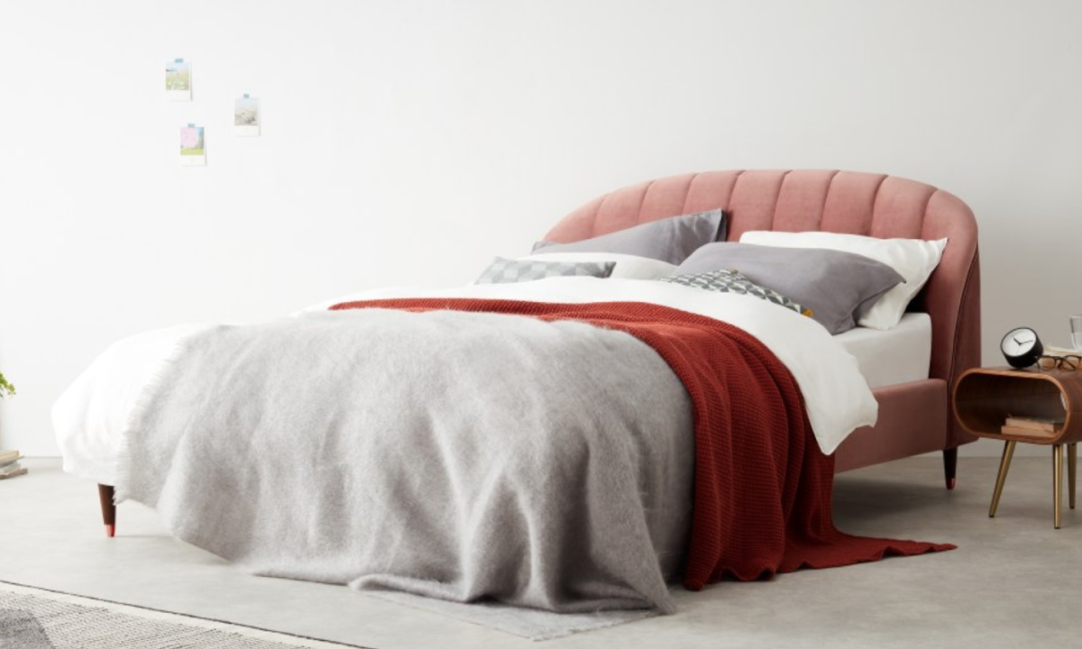 Мягкая уютная кровать