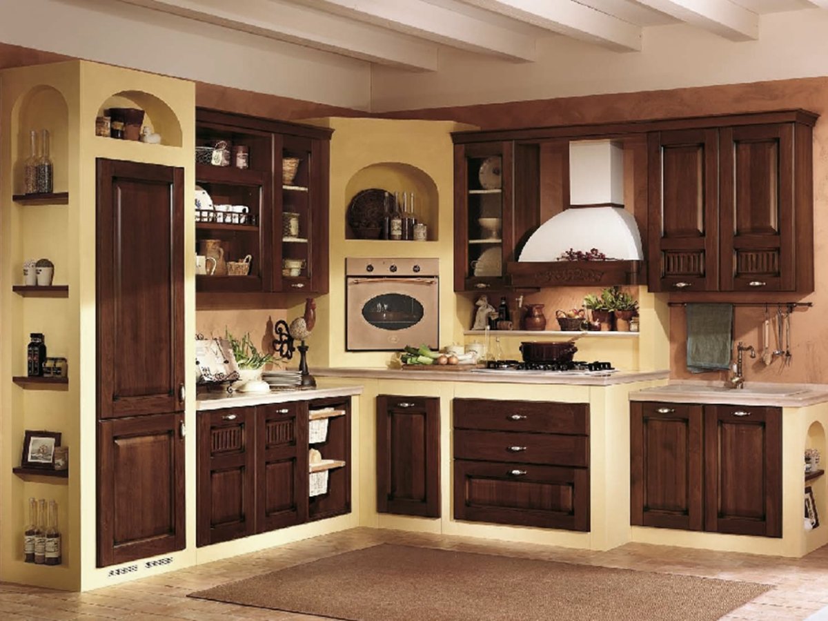 Дачная кухня с открытыми полками