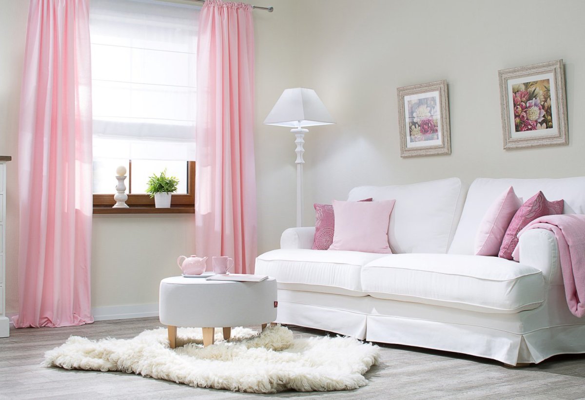 Спальня в пастельно розовых тонах