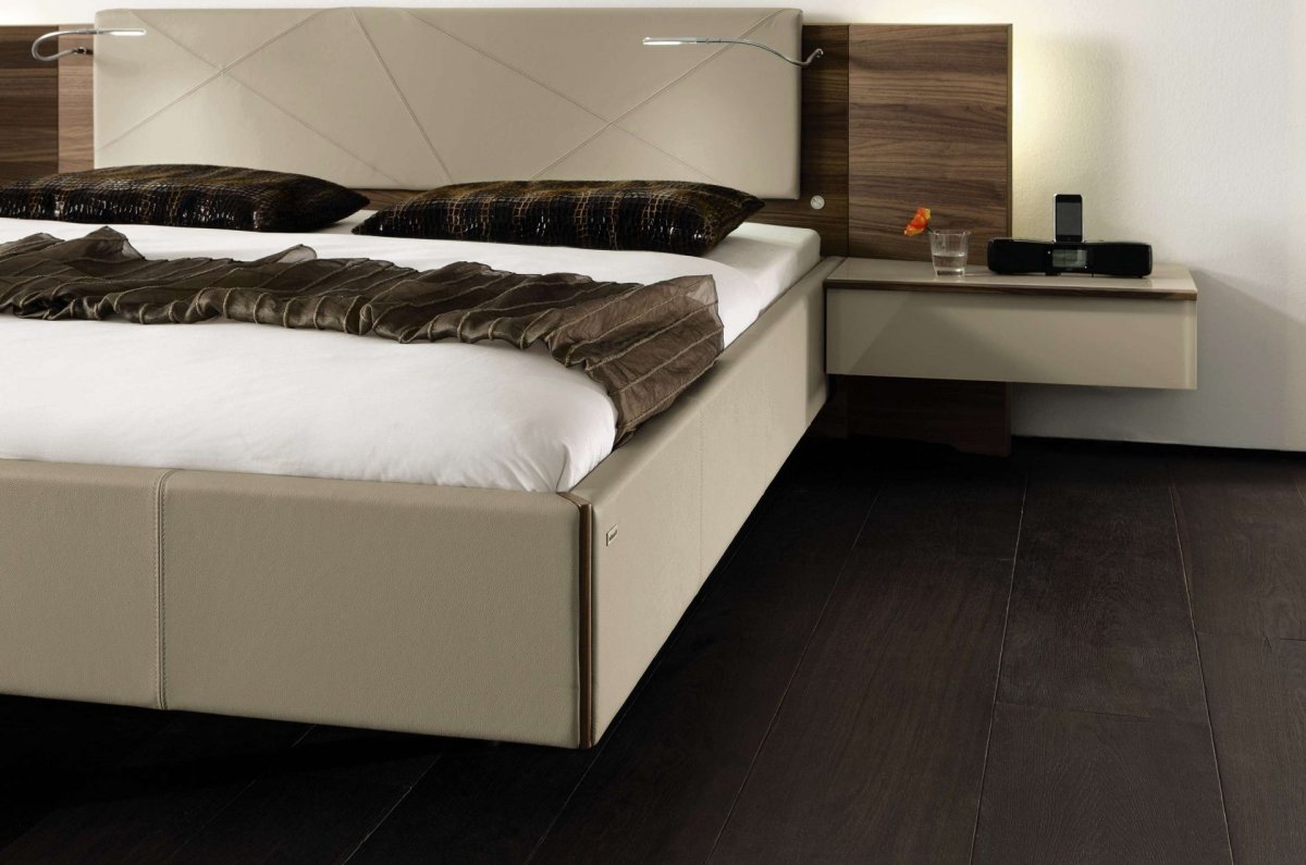 Современная кровать с тумбочками