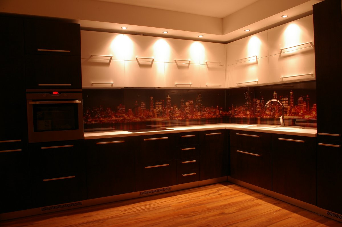 Кухня в черно белых тонах