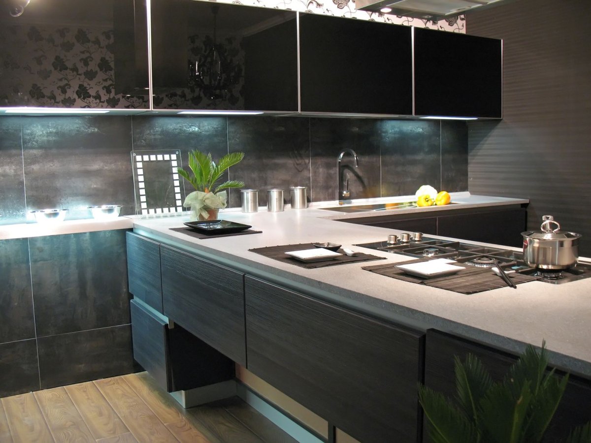 Черный фартук для кухни