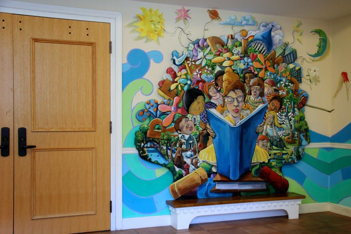 Роспись стен в библиотеке