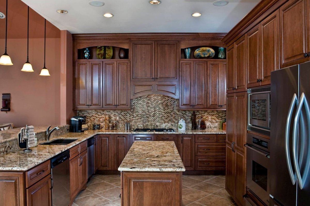 Кухня классика коричневая