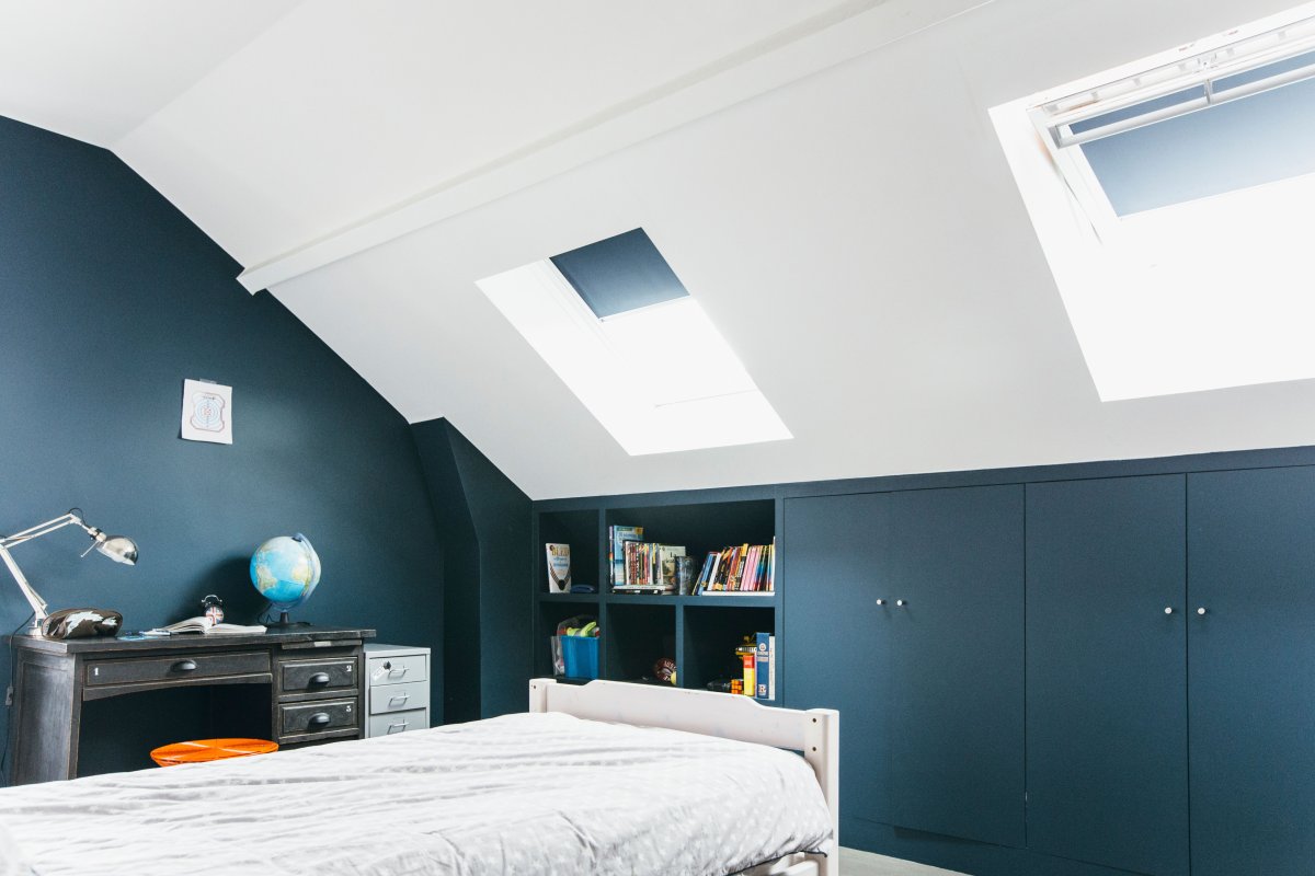 Спальня на мансарде на даче