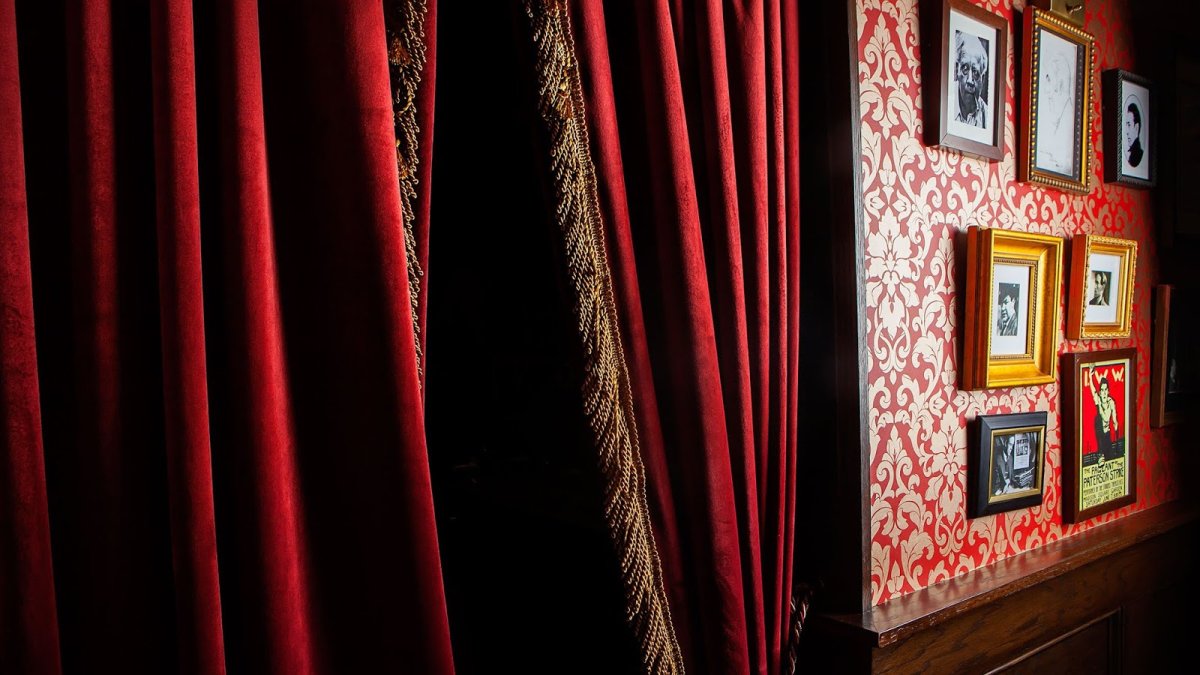 Бархатные шторы в современном интерьере