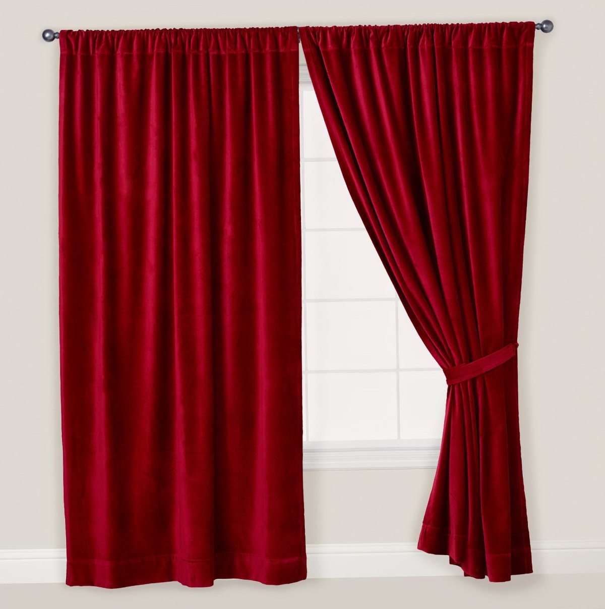 Красные бархатные шторы