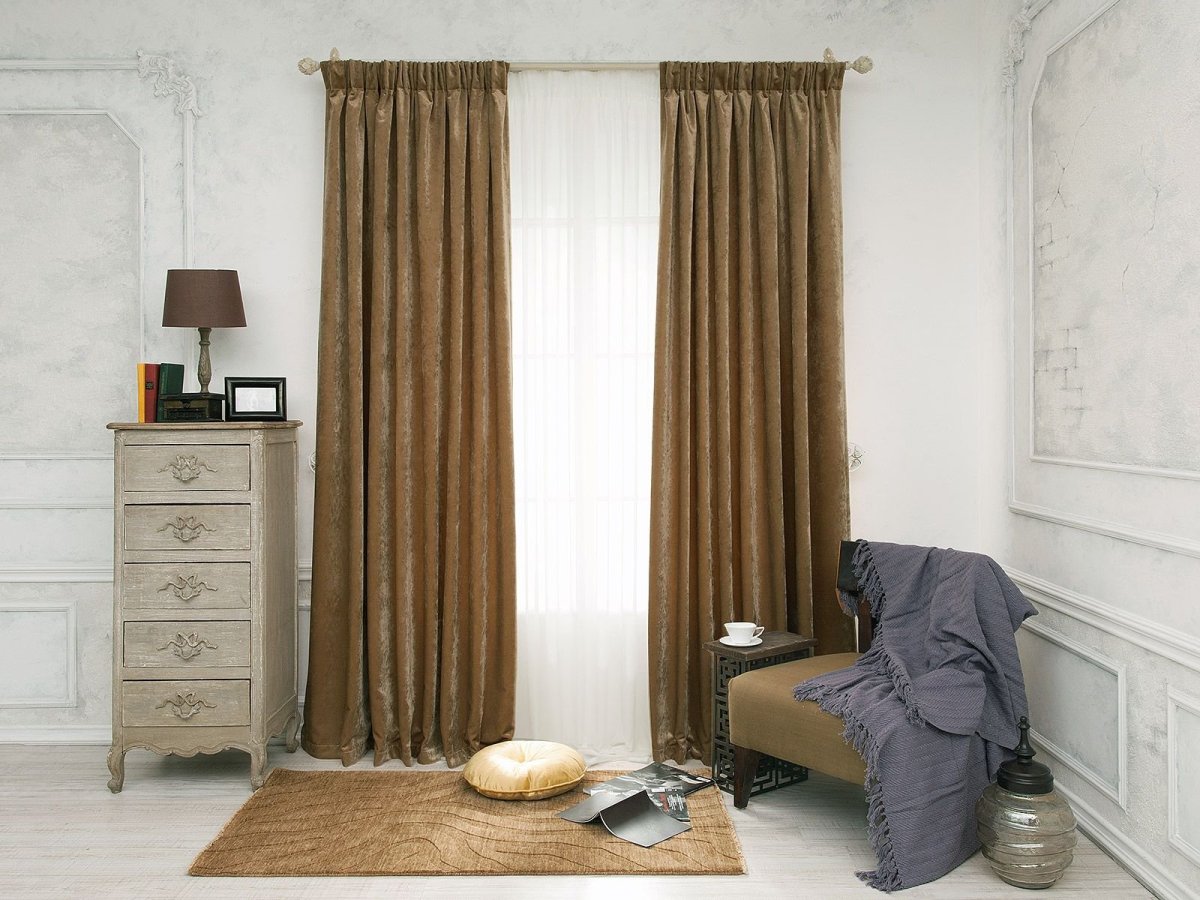 Шторы для эркера в гостиной из 3 окон