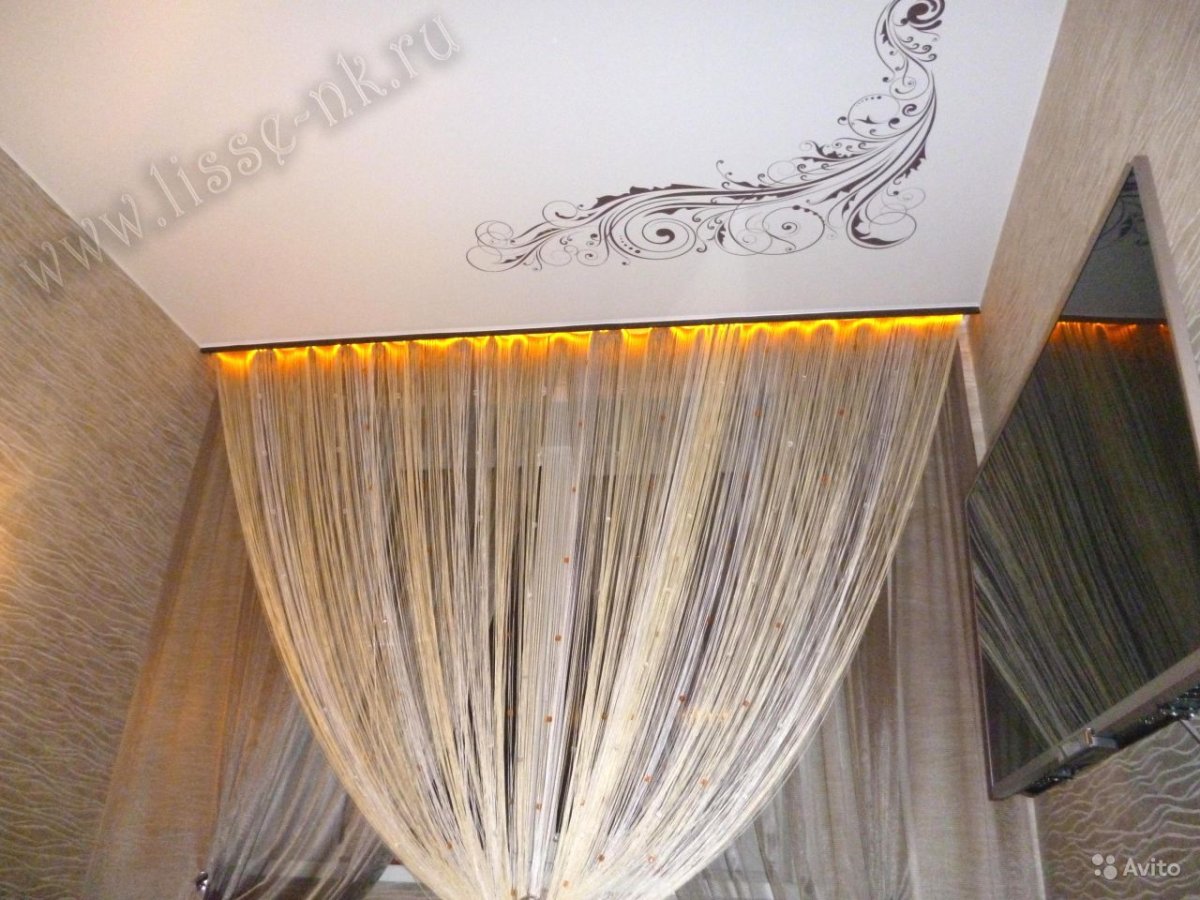 Натяжной потолок с нишей для штор