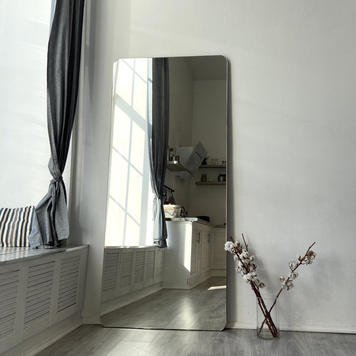 Скругленный угол в интерьере