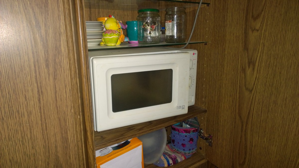 Полка своими руками из подручных материалов под микроволновку