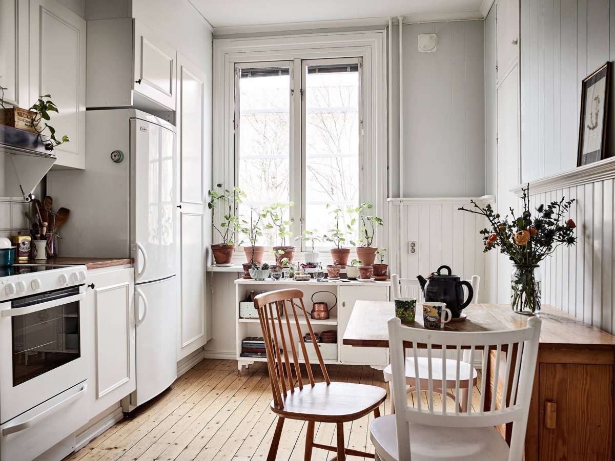 Уютный стол на кухне