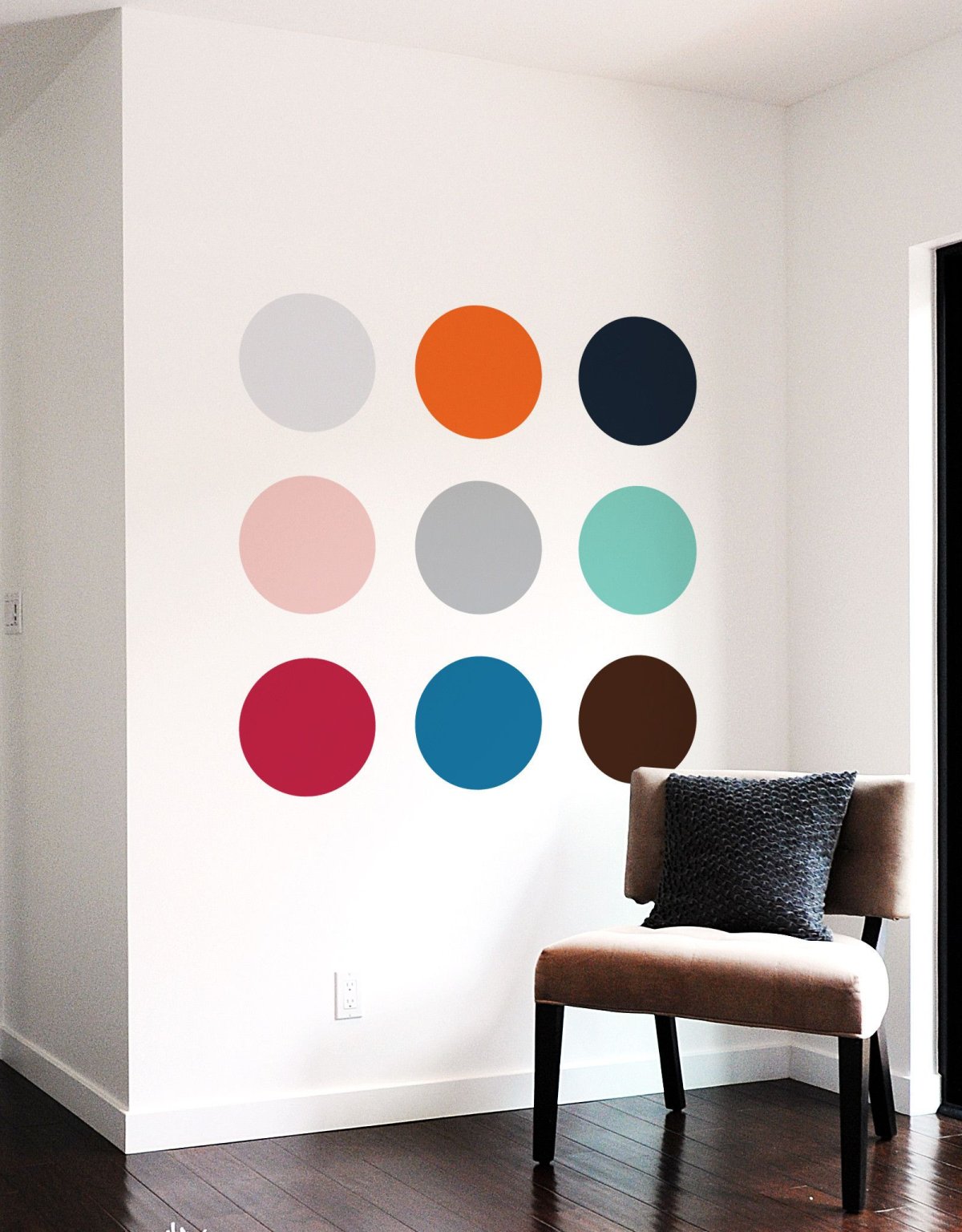 Круги на стене в интерьере