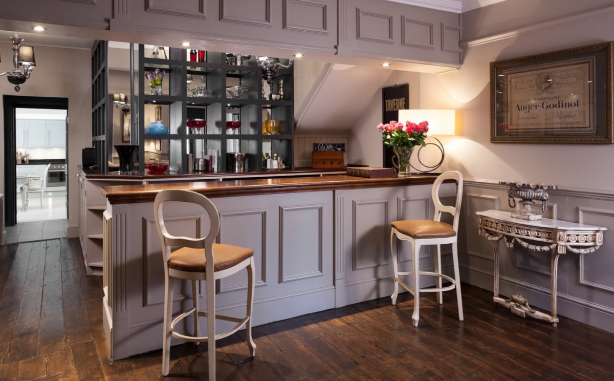 Светильники над барной стойкой