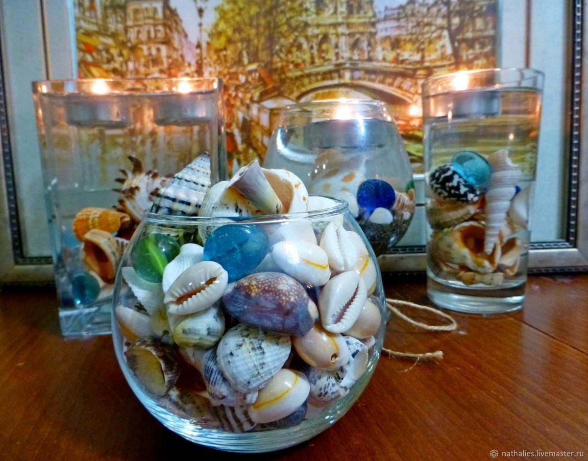 Цветные камушки в вазе