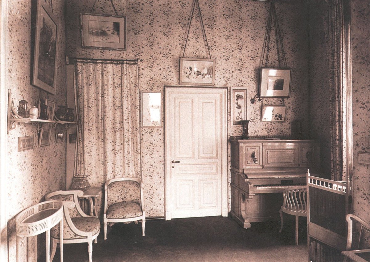 Старинный интерьер