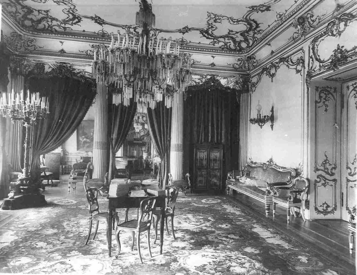 Квартира в дореволюционном стиле
