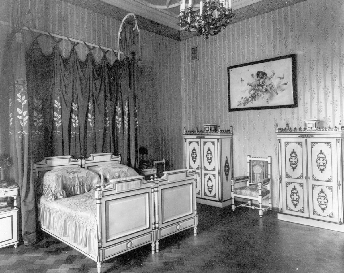 Старинная комната