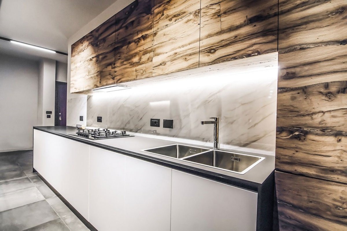 Мраморная стена на кухне