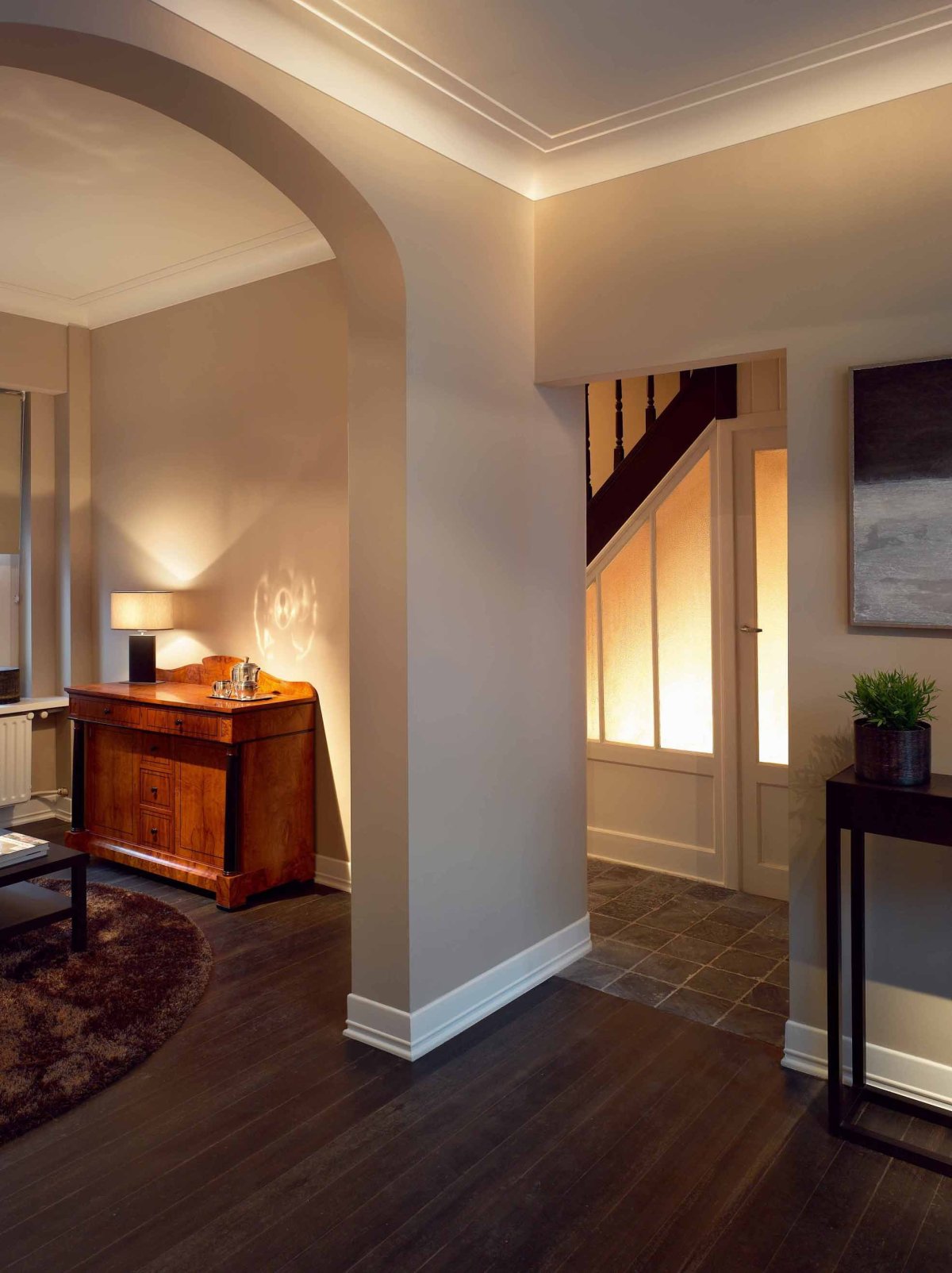 Отделка стен плинтусами