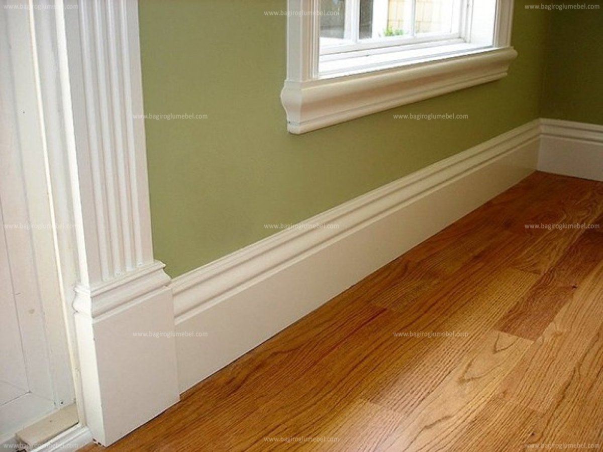 Плинтус напольный широкий деревянный