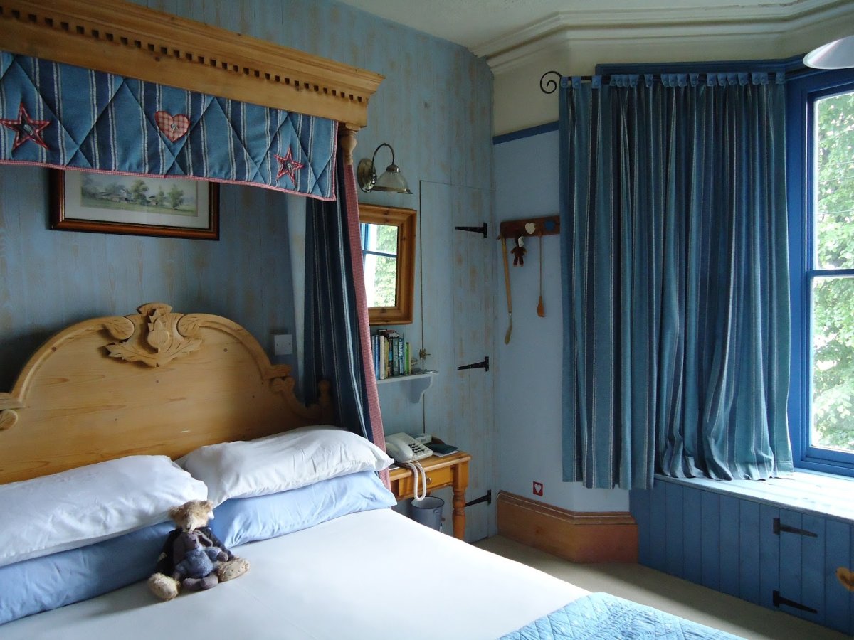 Джинсовые шторы в интерьере