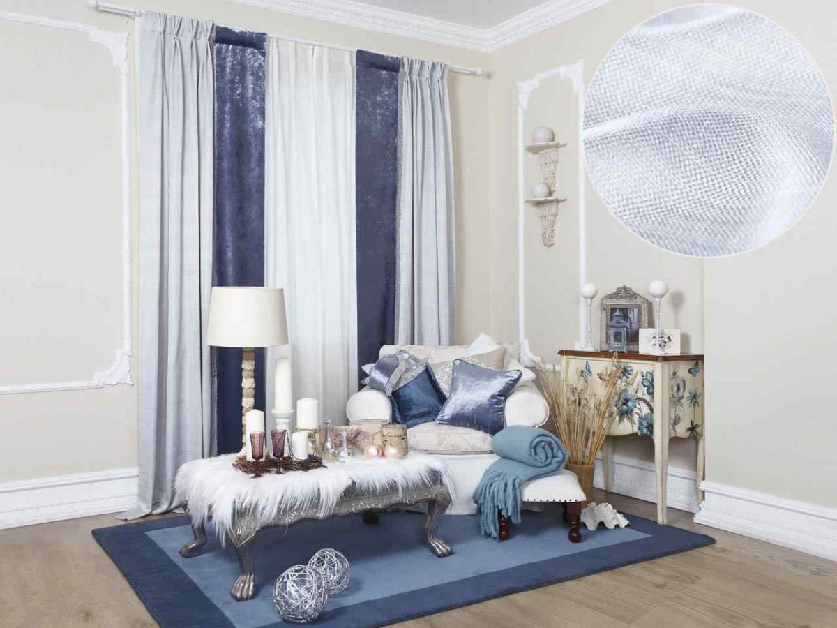 Велюровые голубые шторы в интерьере