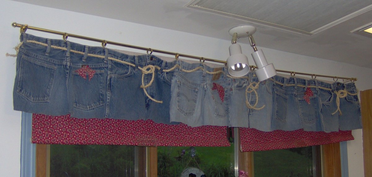 Шторы к синим стенам