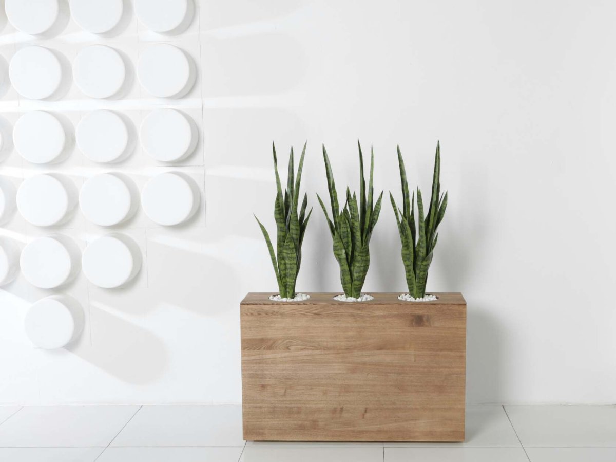 Напольное кашпо из дерева