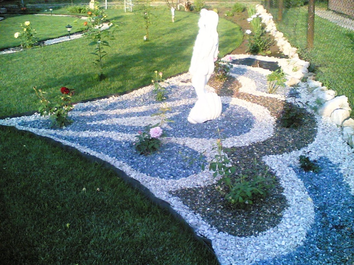 Крашеная щебенка