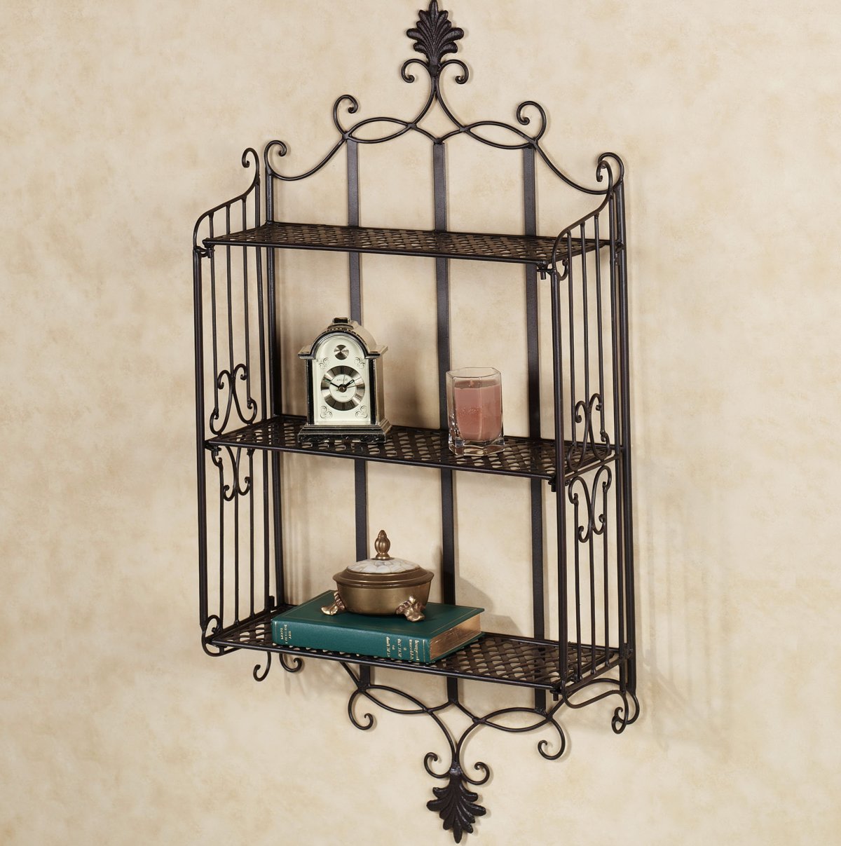 Кованые настенные полки для цветов