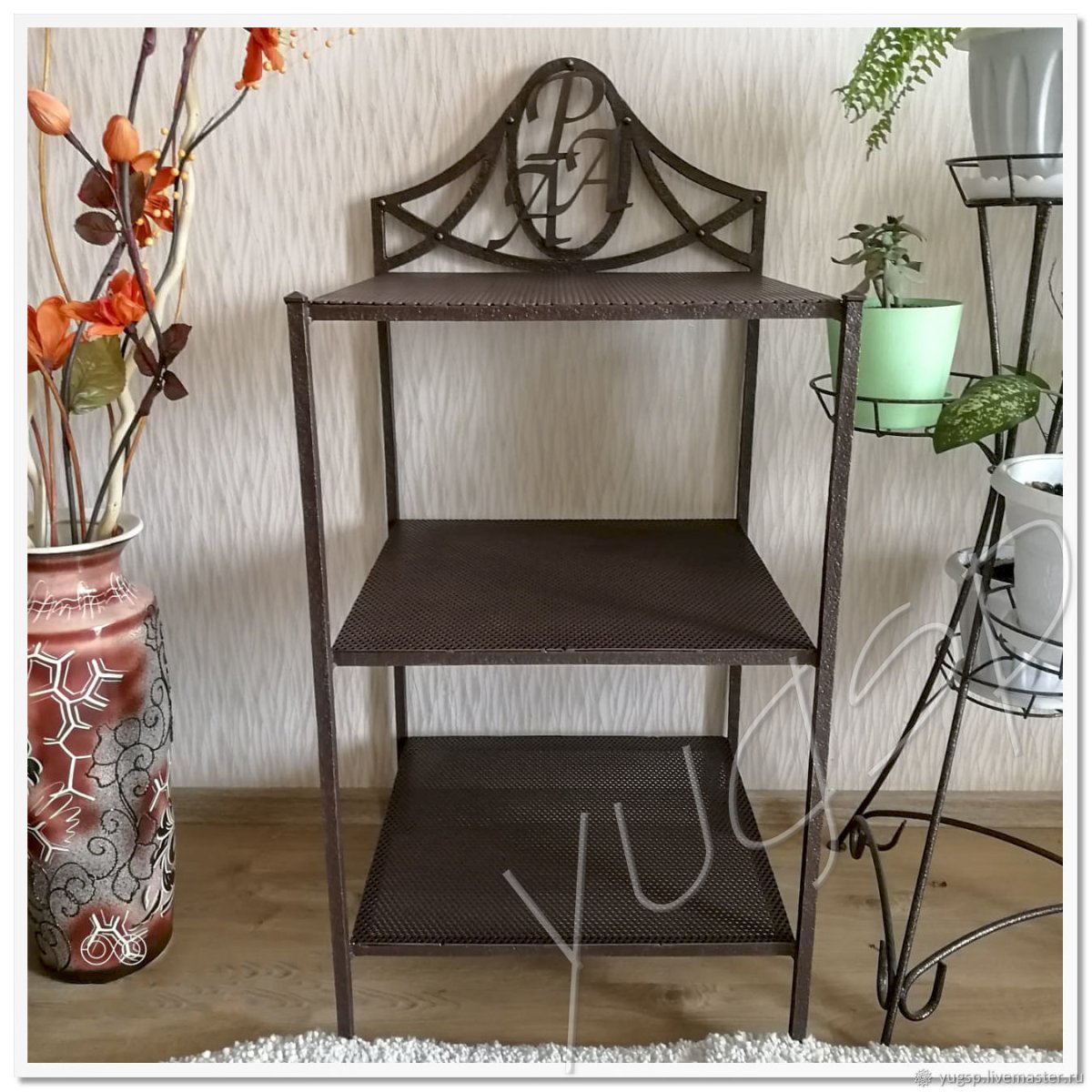 Кованые полки на стену для кухни